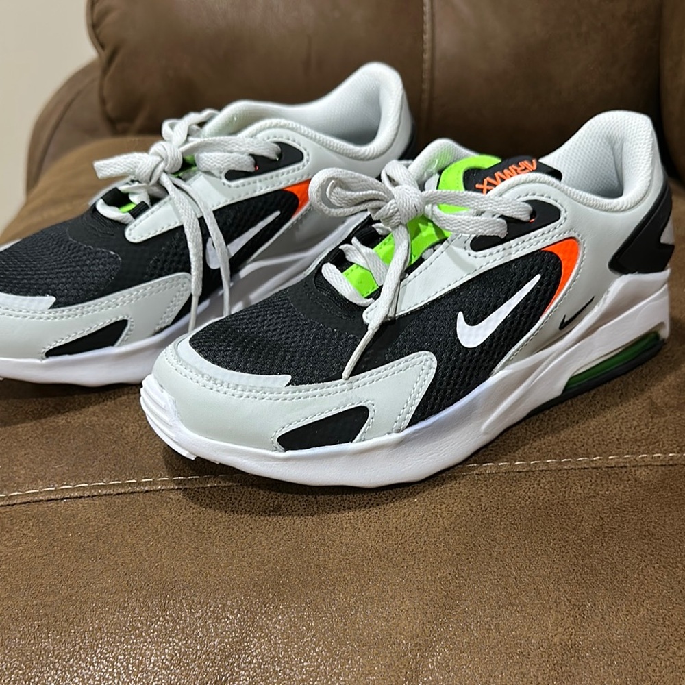 Boys Nike Air Max size 4. New without tags. Grey and black.